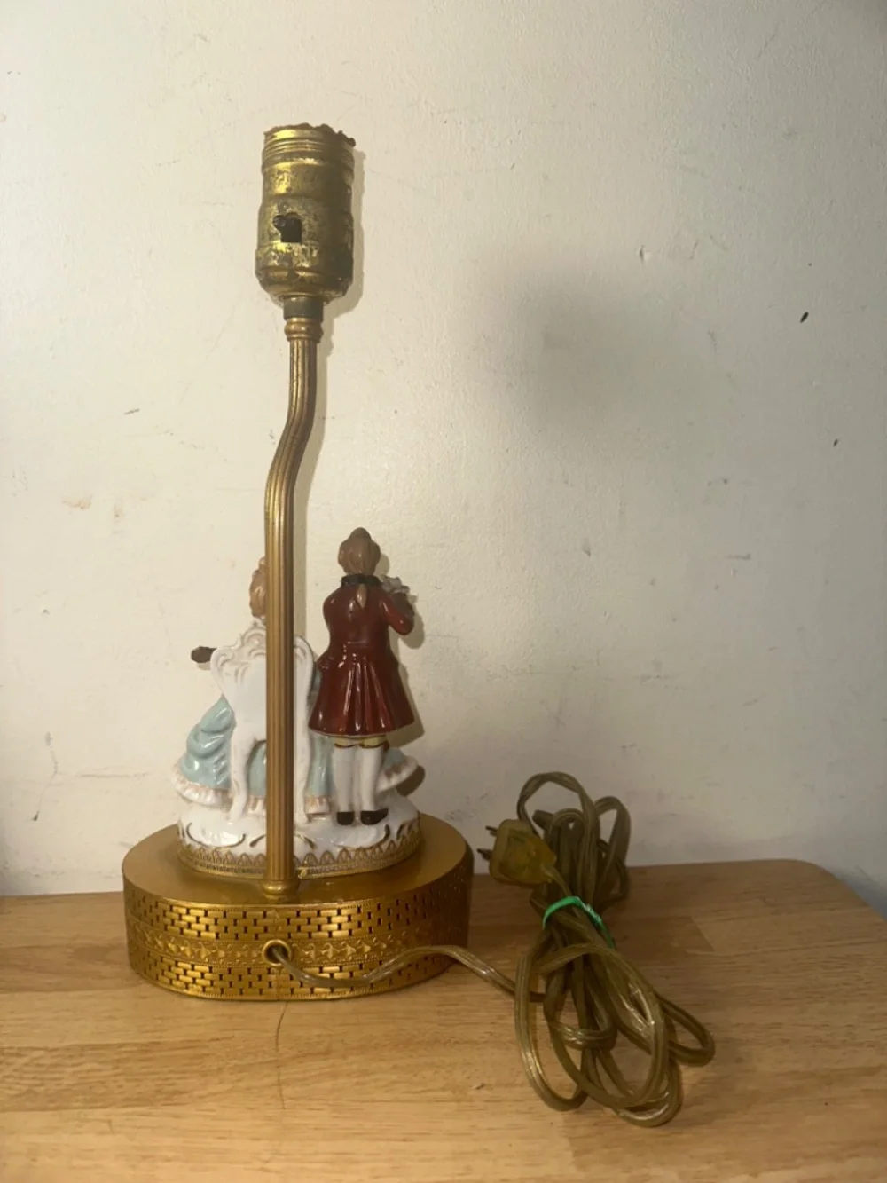 VINTAGE PAIR OF PORCELAIN BOUDOIR LAMPS HAND-PAINTED 18TH CENTURY ORNATE GLIDED